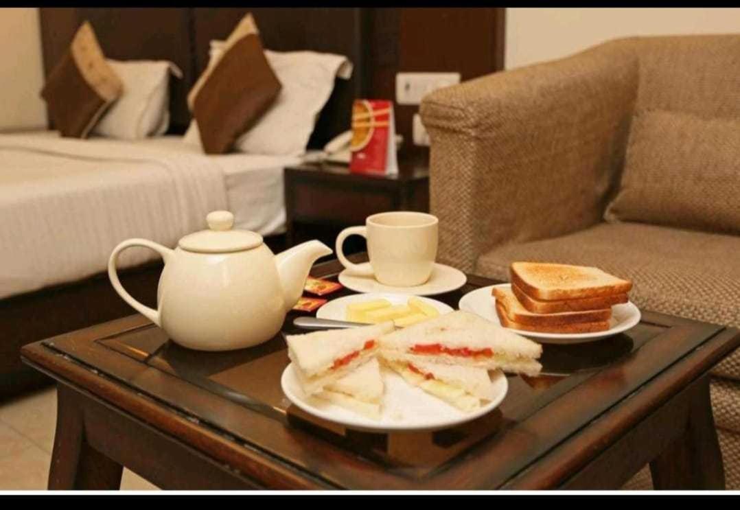 Hotel O Airport Plaza By Palace Yeni Delhi Dış mekan fotoğraf